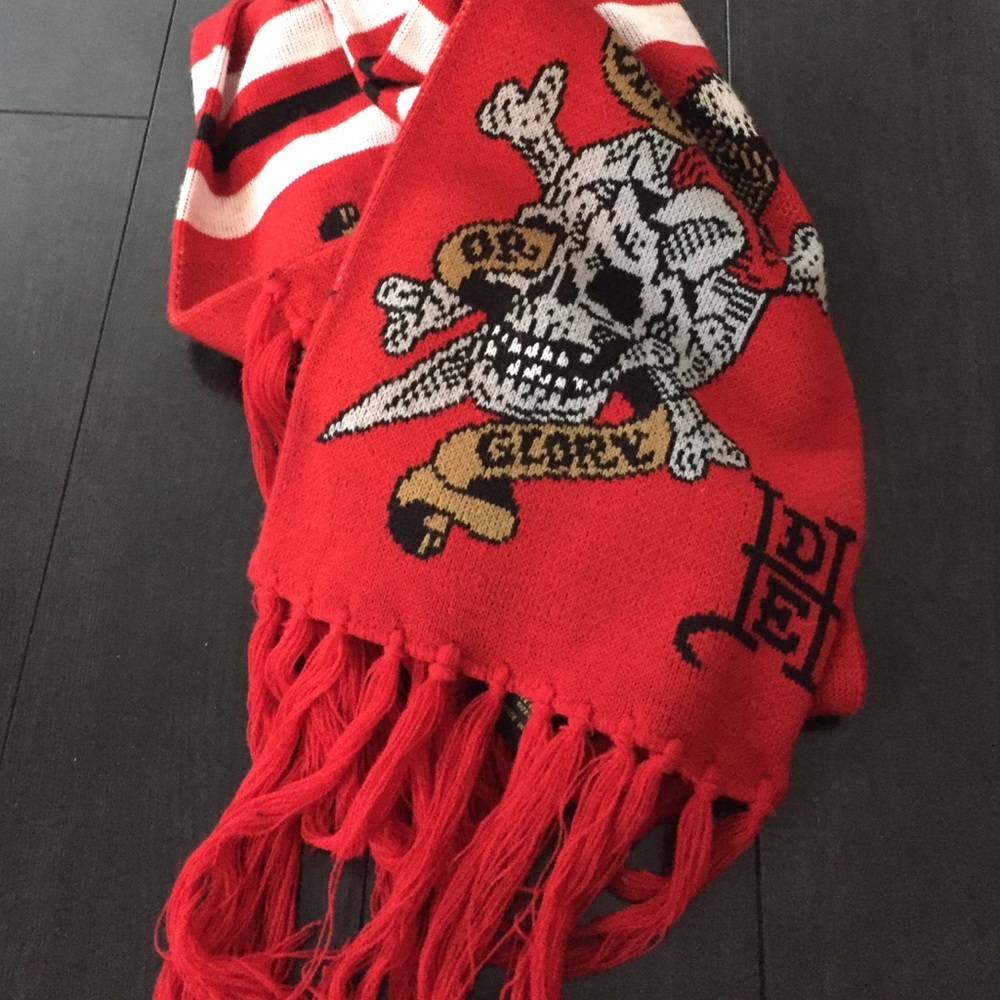 Ed hardy scarf